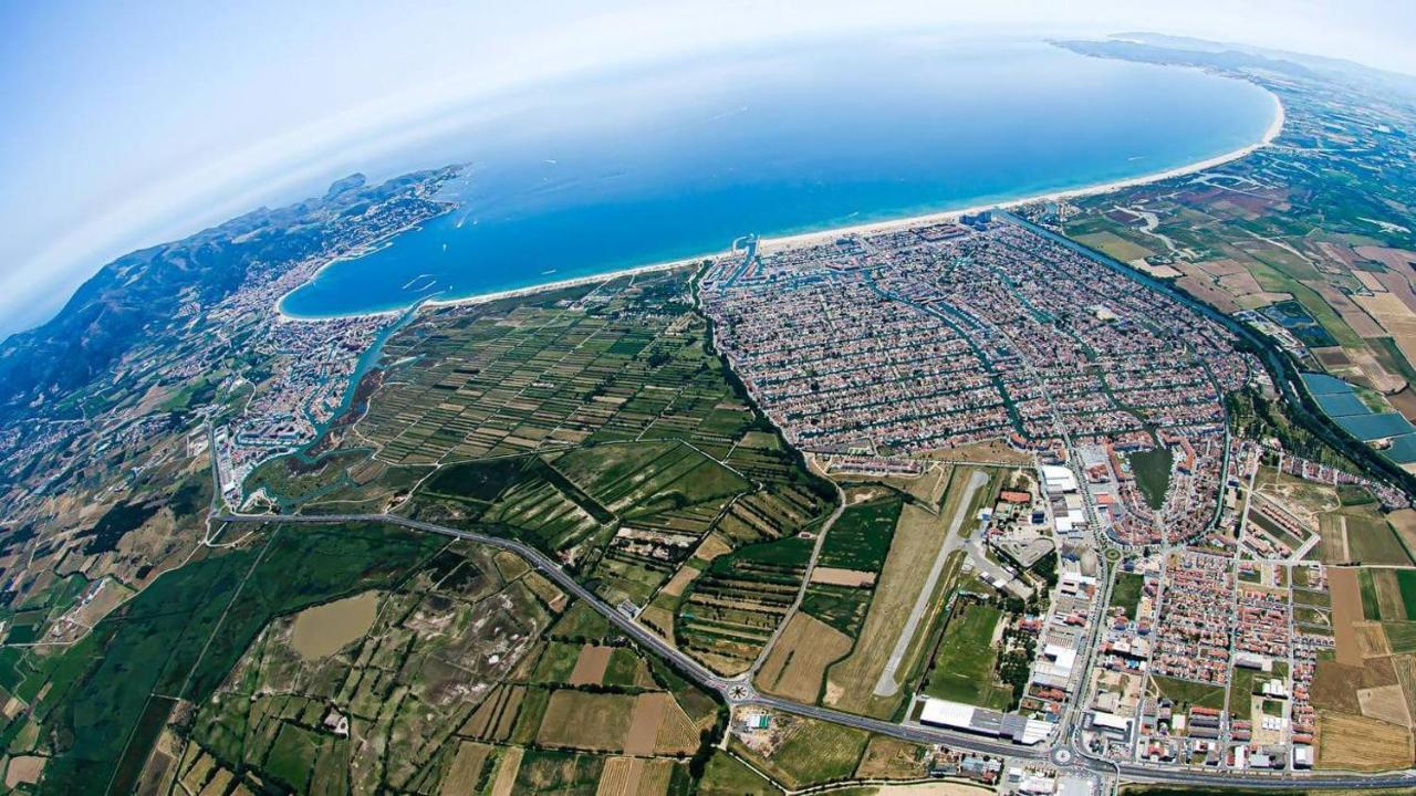 קסטלו דה אמפוריאס Costa Brava Acollidor Apartament Amb Gran Terrassa Per A 3 Persones מראה חיצוני תמונה